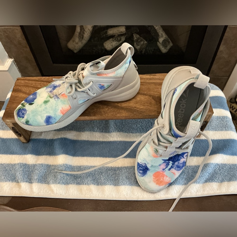 Reebok Blue and Pink Athletic Shoes with Artistic Design! Sz. 6!